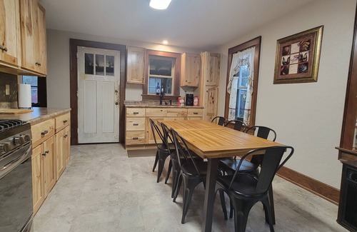 Central City Cabin | Remodeled Rustic Log Home on 5 acres, close to ATV park & Laurel Highlands.