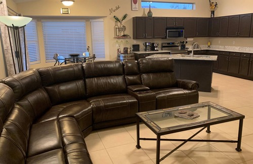 Chandler House | Remodeled single story home,1 mi to downtown Chandler, 14+ day discount, call us