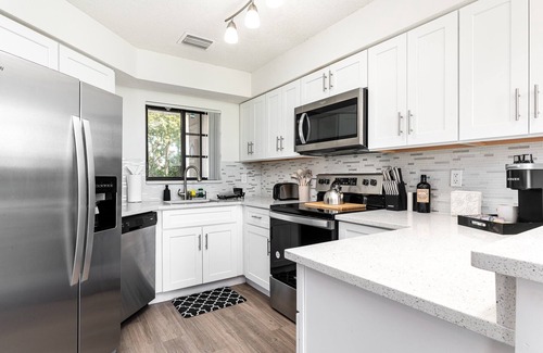 Delray Beach House | Remodeled Townhome with Pool & Lake Views in Gated Community