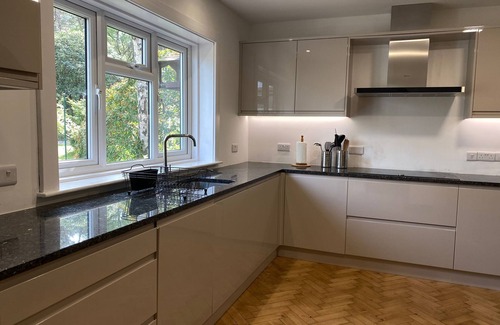 St Leonards House | Remodelled historical cottage, super location, w/hottub