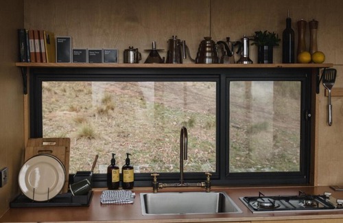 Oberon Council House | Remote Off-Grid Cabin Hidden in Nature - Hot Tub - Vera