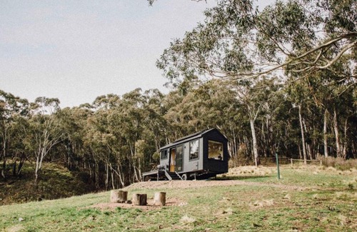 Oberon Council House | Remote Off-Grid Cabin Hidden in Nature - Hot Tub - Vera