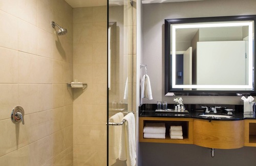 O'Hare Hotel | Renaissance Chicago O'Hare Suites Hotel