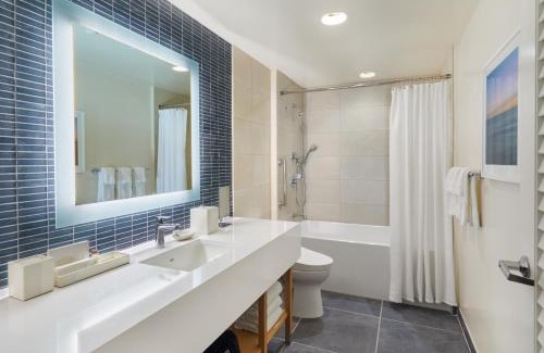 Ala Moana Hotel | Renaissance Honolulu Hotel & Spa