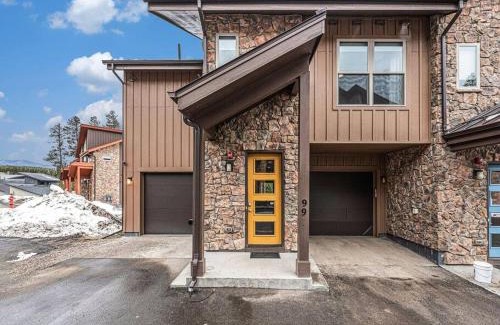 Rendezvous House | Rendezvous - 99 Stagecoach