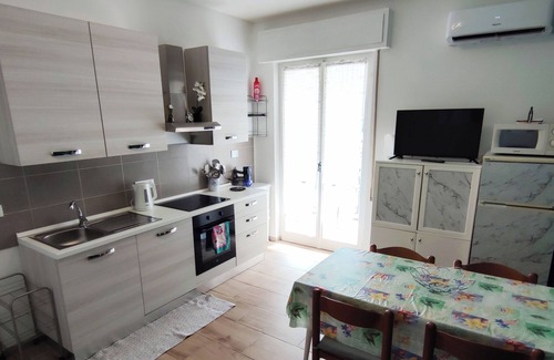 Pietra Ligure Apartment | Renesmee Beach Apartment a 150 Metri Dalla Spiaggia, con Posto Auto Gratuito