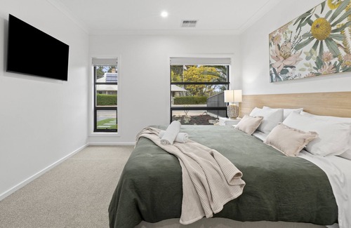 Renmark Hotel | Renmark River Villas No 52 (with pool) - "The Bellagrove Villa"