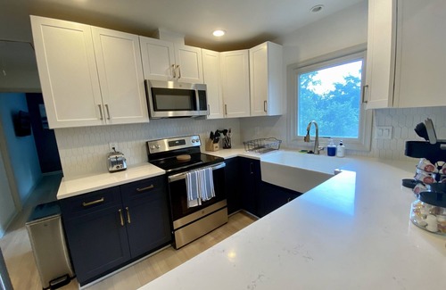 Waverly Hills Apartment | Renno Modern 2-Bed w/King Bed & Parking