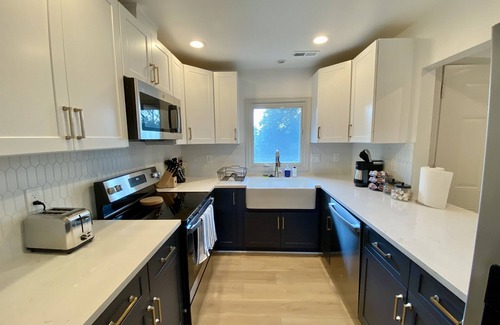 Waverly Hills Apartment | Renno Modern 2-Bed w/King Bed & Parking