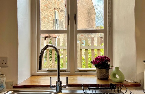 Wells House | Rennovated 2 bed dog friendly cosy cottage in central Wells