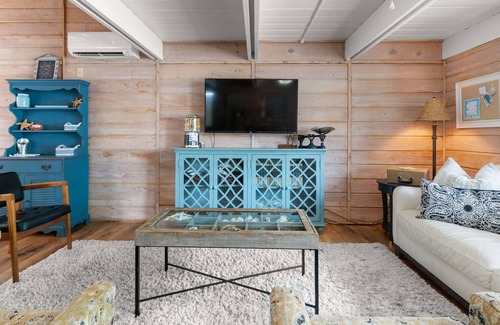 Rehoboth by the Sea House | Reno’d in 2020, 5BR, heated pool, firepit, fenced backyard, character & charm!