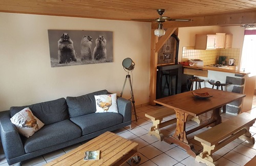 Besse-en-Chandesse House | Renovated village house classification 3 * capacity for 6 people
