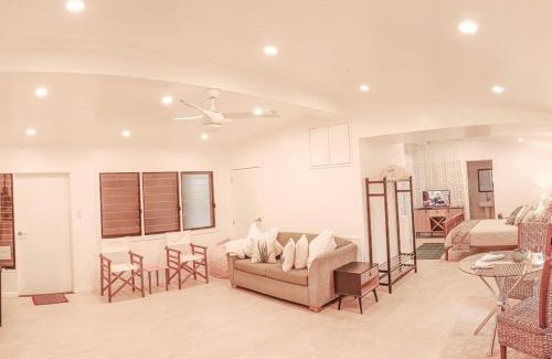 Witta House | Renovated 2-Bed Cottage - Sleeps 4 - Free Parking