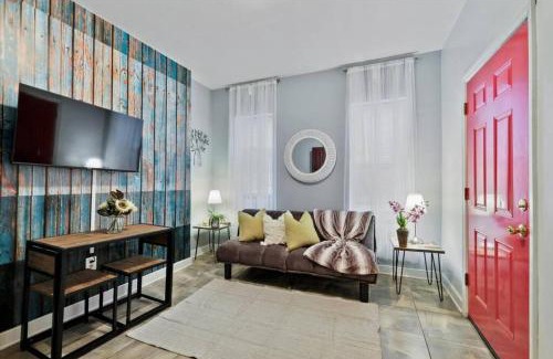 Norris Square Apartment | Renovated 2br W Amenities