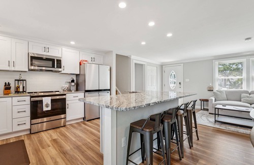 Annapolis House | Renovated 3BR Home Near Sandy Point & Annapolis