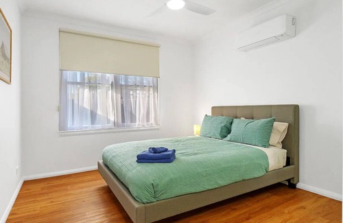 Shepparton House | Renovated 3BR near hospital with individual split systems throughout & Wifi.