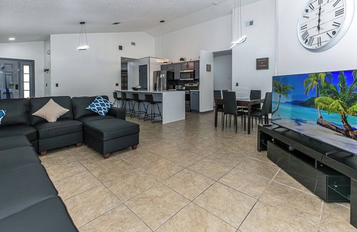 Westridge House | Renovated 4bd house close to Disney with heated pool, fireplace in Davenport