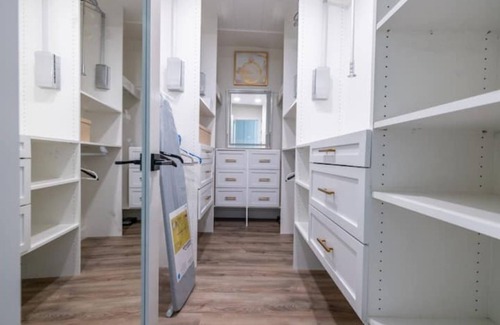 Lake Area House | Renovated 5B4B Luxury home @Fremont with King Suite