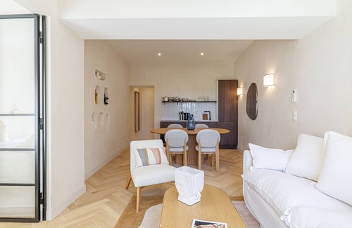 Lazaret Apartment | Renovated, air-conditioned apartment with private garden, jacuzzi, and hammam