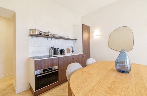 Lazaret Apartment | Renovated, air-conditioned apartment with private garden, jacuzzi, and hammam