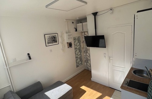 La Villette Apartment | Renovated and Equipped Studio w Self Check in 24/7