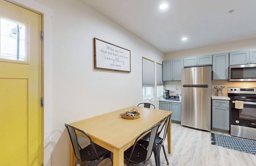 Del Mar Apartment | Renovated apartment with full kitchen, WIFI and close to beach