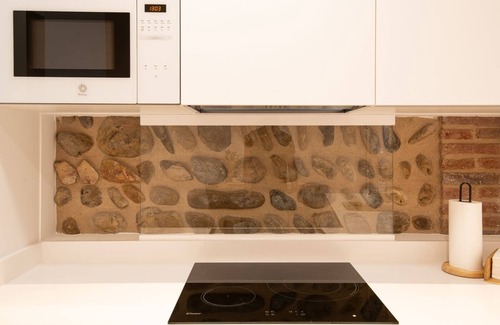 Santa Olaja de la Ribera Apartment | Renovated apartment 5 minutes away from León train & bus station