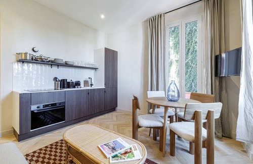 Lazaret Apartment | Renovated Apartment – Air-Conditioned – 2 En-Suite Bedrooms