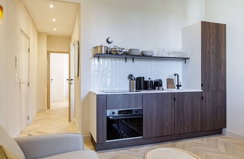 Lazaret Apartment | Renovated Apartment – Air-Conditioned – 2 En-Suite Bedrooms