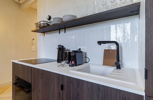 Lazaret Apartment | Renovated Apartment – Air-Conditioned – 2 En-Suite Bedrooms