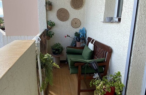Le Port Apartment | Renovated apartment near beach, WiFi, parking