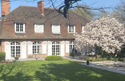 Mouvaux Apartment | Renovated apartment in a quiet Anglo-Norman house