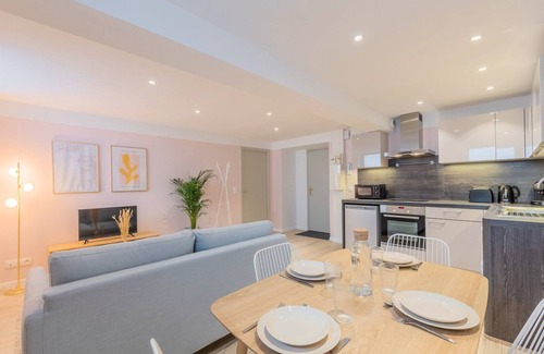 Vauban Esquermes Apartment | Renovated apartment in semi-basement & hypercentre