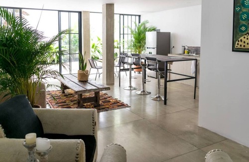 Cali Apartment | Renovated APT Perfect for Romantic Weekend Getaway
