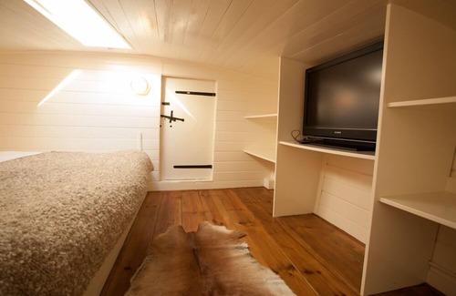 Jordaan Bed & Breakfast | Renovated B&B houseboat in the centre of Amsterdam