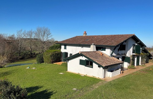 Hasparren House | Renovated Basque farmhouse with swimming pool in an idyllic setting