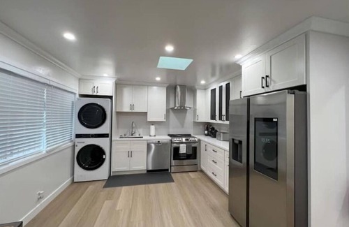 Edgemar - Pacific Manor House | Renovated Beach Lover’s 2B1B 15min to SF/SFO Free Parking Steps to Beach