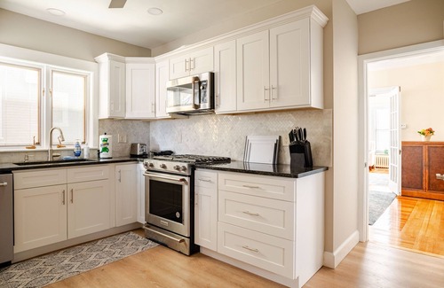 Brighton Condo | Renovated Brighton Boston Condo w/Parking close to BU/BC/Harvard