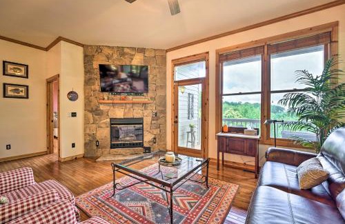 Mountain Air Apartment | Renovated Burnsville Condo in Gated Community