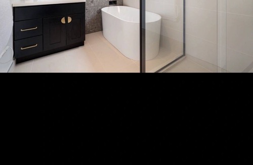 Mount Wellington House | Renovated Central Auckland holiday house close to shopping mall