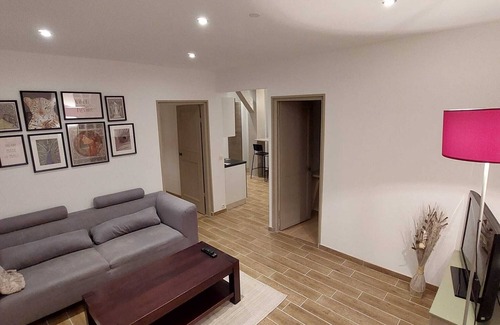 Rémy House | Renovated, comfortable accommodation in the heart of a pretty village