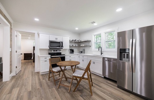 Arnoldsville House | Renovated Cottage on 5 Acres near Athens!
