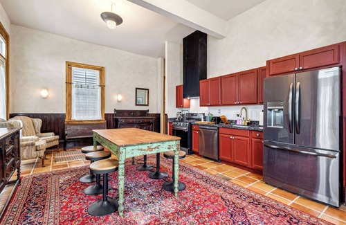 Faubourg Lafayette Villa | Renovated Eclectic Villa 5br| 6ba