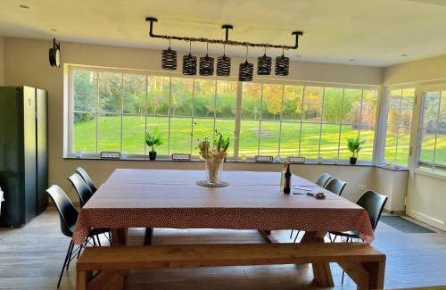 Meir House | Renovated farm with heated pool