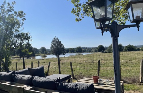Isle-et-Bardais Cottage | Renovated Farmhouse with Private Pond, Garden, and Garage - Ideal for Fishing and Nature Lovers