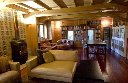 Bitoriano House | Renovated farmhouse with garden