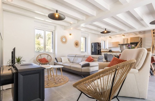 Machecoul Cottage | Renovated cottage near beaches, parking, private garden, southeast terrace