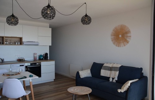 Saint-Hilaire-de-Riez Apartment | Renovated apartment with sea view - Esplanade St Jean de Monts - Free Wifi