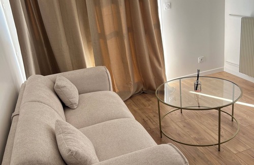 Villeneuve-la-Garenne Apartment | Renovated apartment just outside Paris