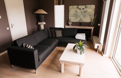 Makkum House | Renovated holiday home with its own jetty, sauna, internet